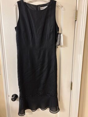 Jessica Howard Black Sleeveless Midi Sheath Dress with Scalloped Flounce